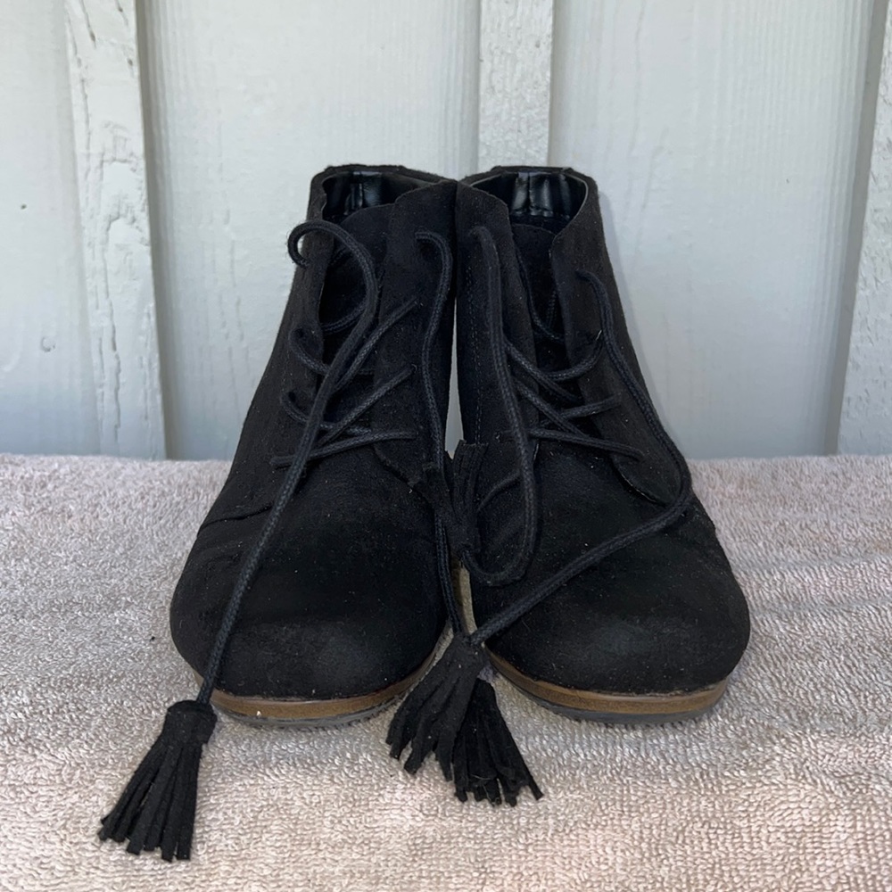 Dr. Scholl’s black wedge bootie. Size 6.5. Memory foam insole. So comfy & cute!